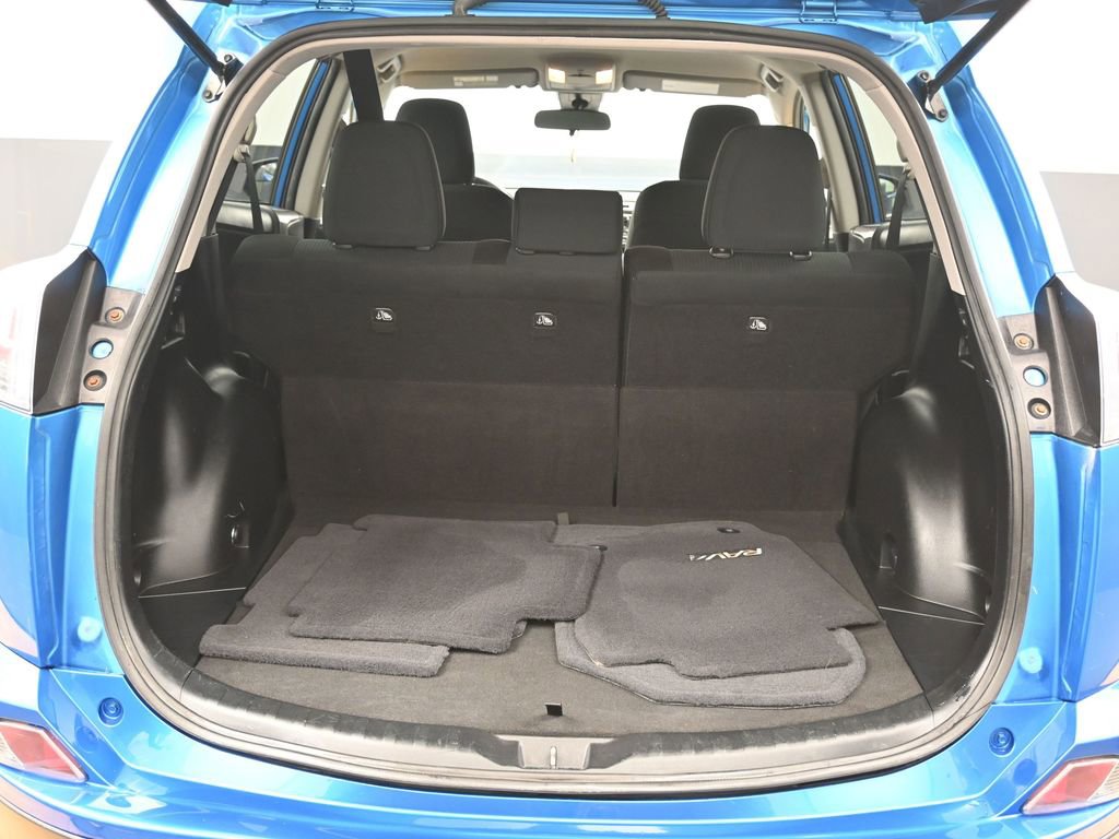 Used 2017 Toyota RAV4 LE w/ Carpet Mat Package image 15