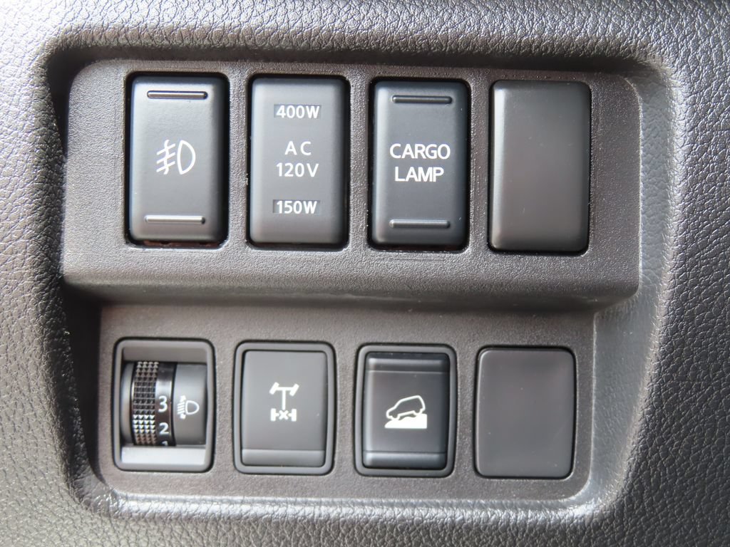 Used 2017 Nissan Titan PRO-4X w/ Pro-4x Convenience Package AWD/4WD image 13