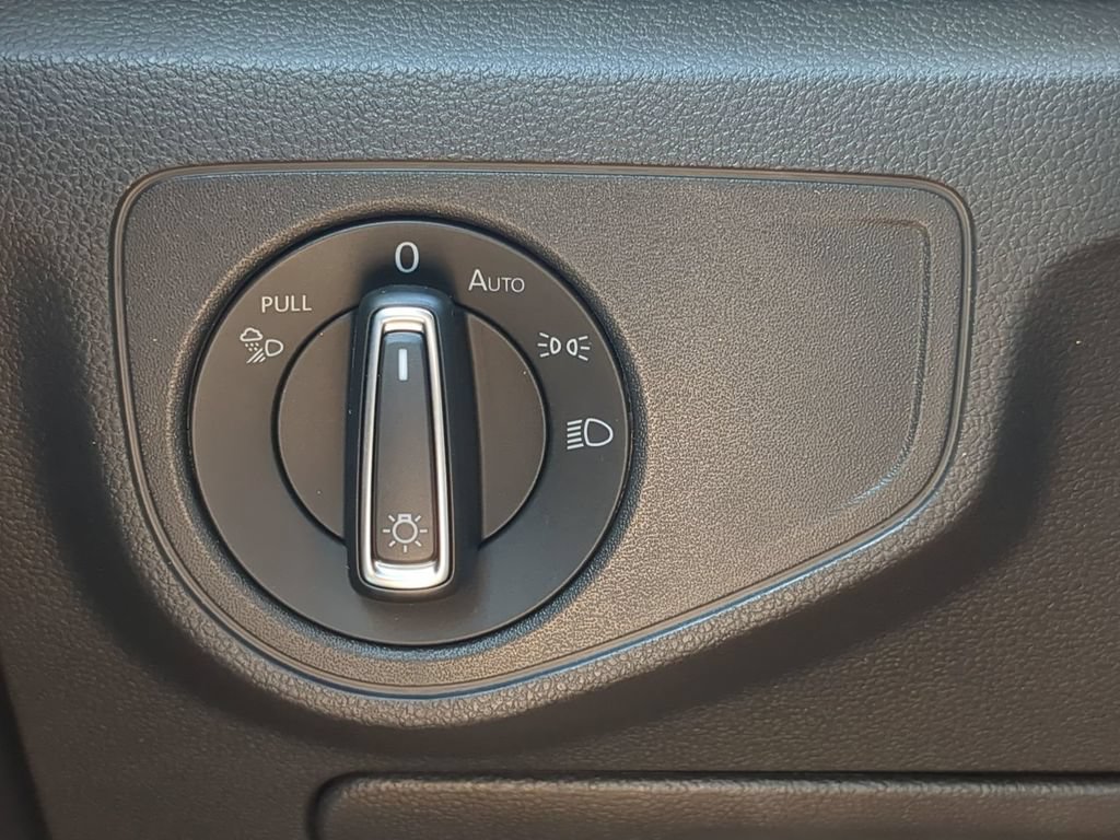 Certified 2023 Volkswagen Atlas Cross Sport SEL AWD/4WD image 30