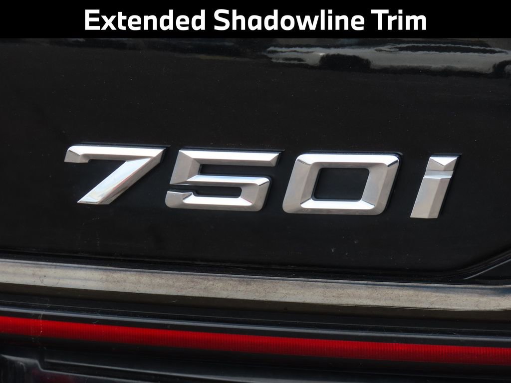 Used 2022 BMW 750i xDrive w/ Luxury Rear Seating Package image 17