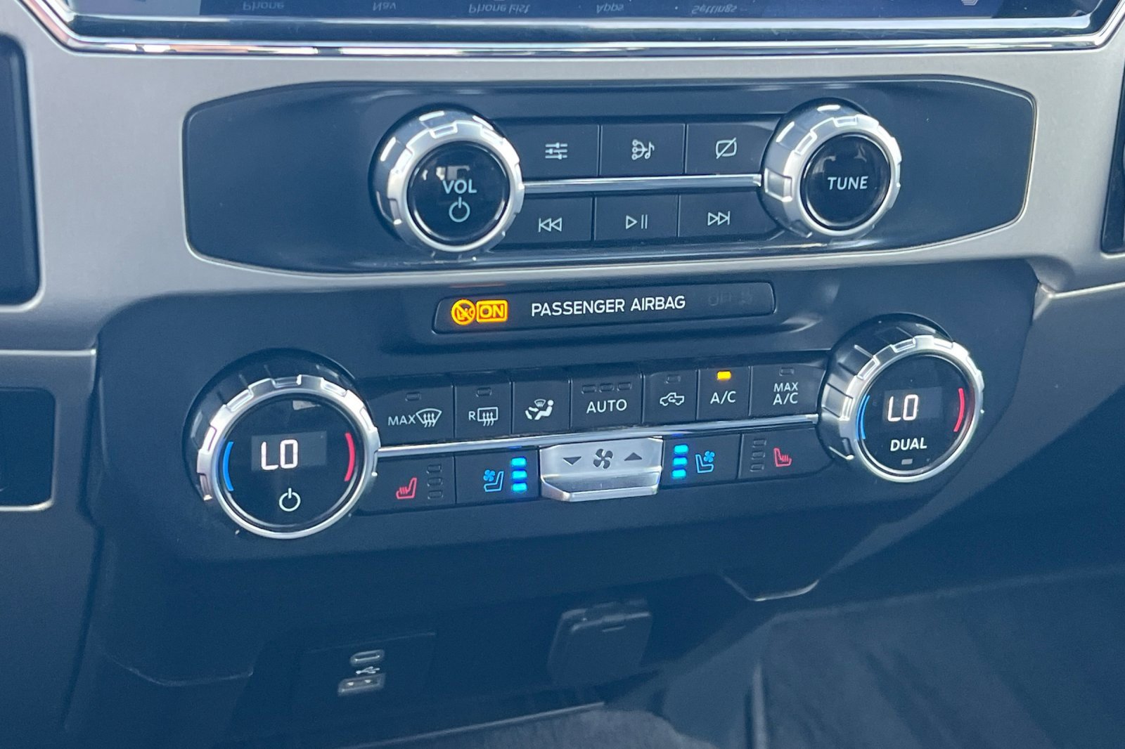 Used 2022 Ford F350 Lariat w/ Lariat Ultimate Package image 17