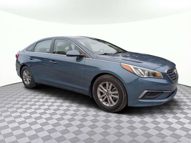 Used 2017 Hyundai Sonata SE image 2