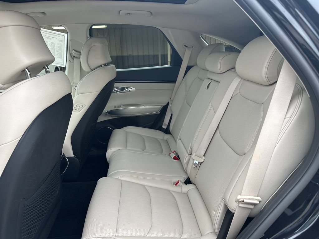 Used 2022 Genesis GV70 2.5T w/ Select Package AWD/4WD image 19