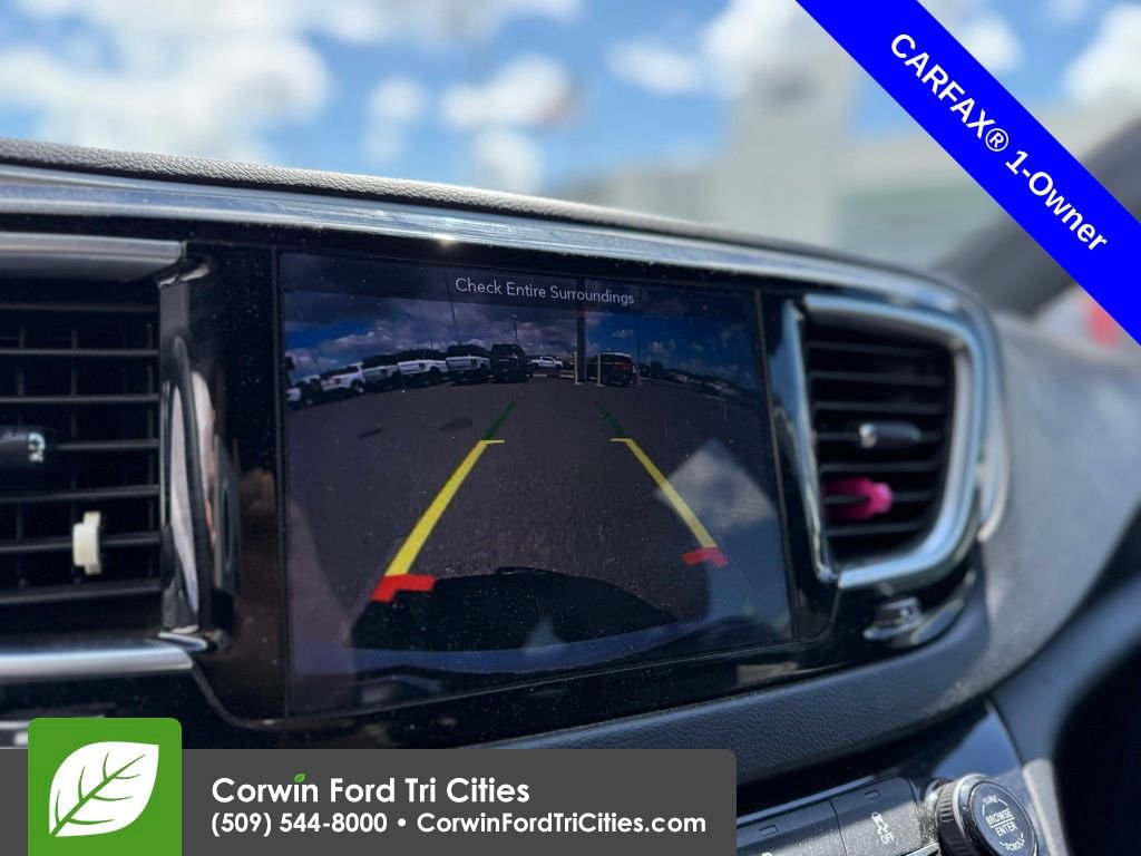Used 2018 Chrysler Pacifica Touring-L FWD image 16