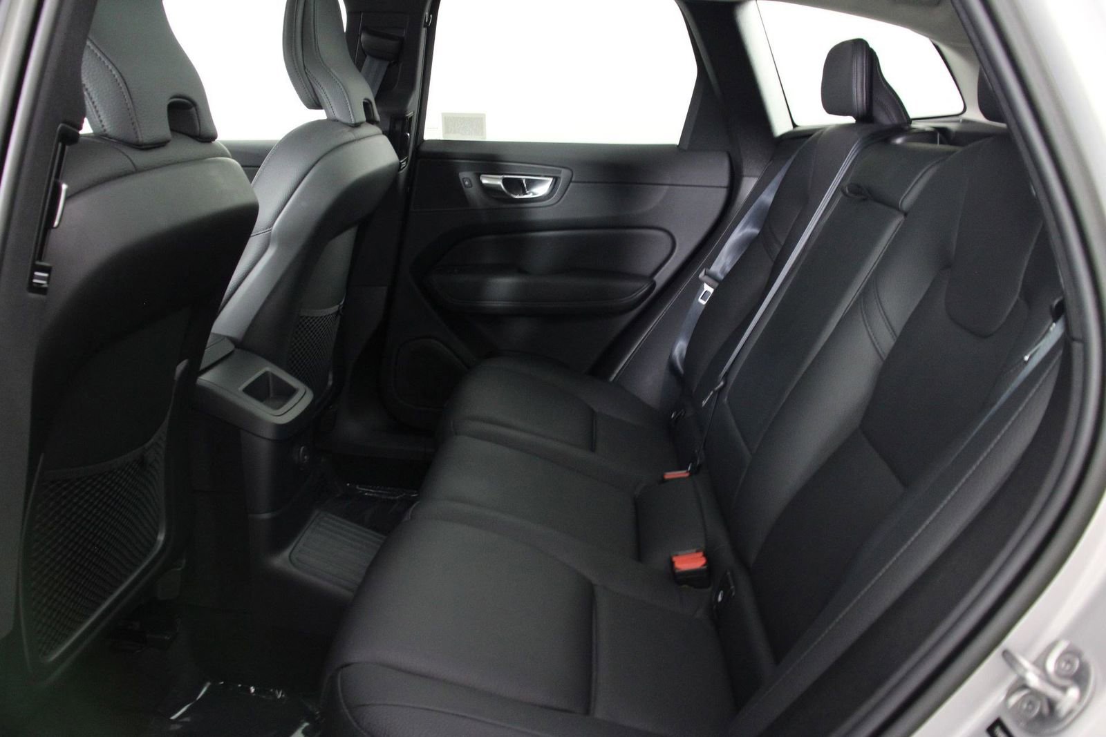 Certified 2023 Volvo XC60 T8 Plus AWD/4WD image 32