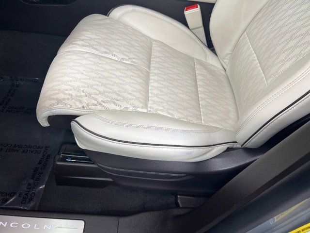 Certified 2023 Lincoln Aviator Black Label w/ Class IV Trailer Tow Package image 16