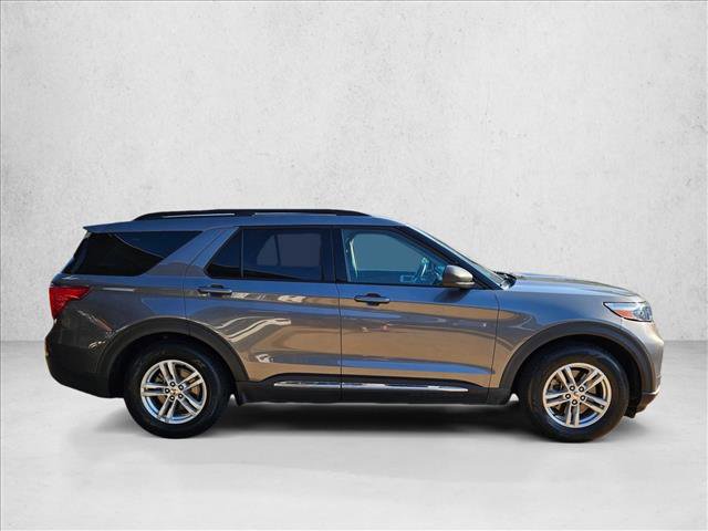 Used 2022 Ford Explorer XLT image 4