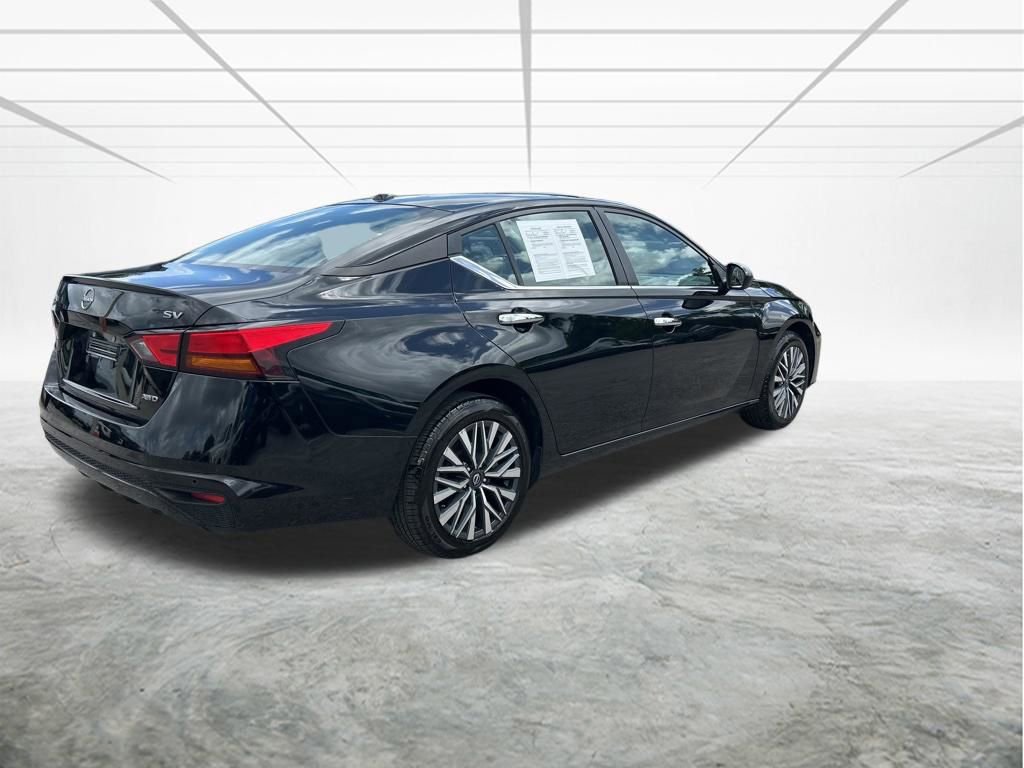 Used 2024 Nissan Altima 2.5 SV image 4