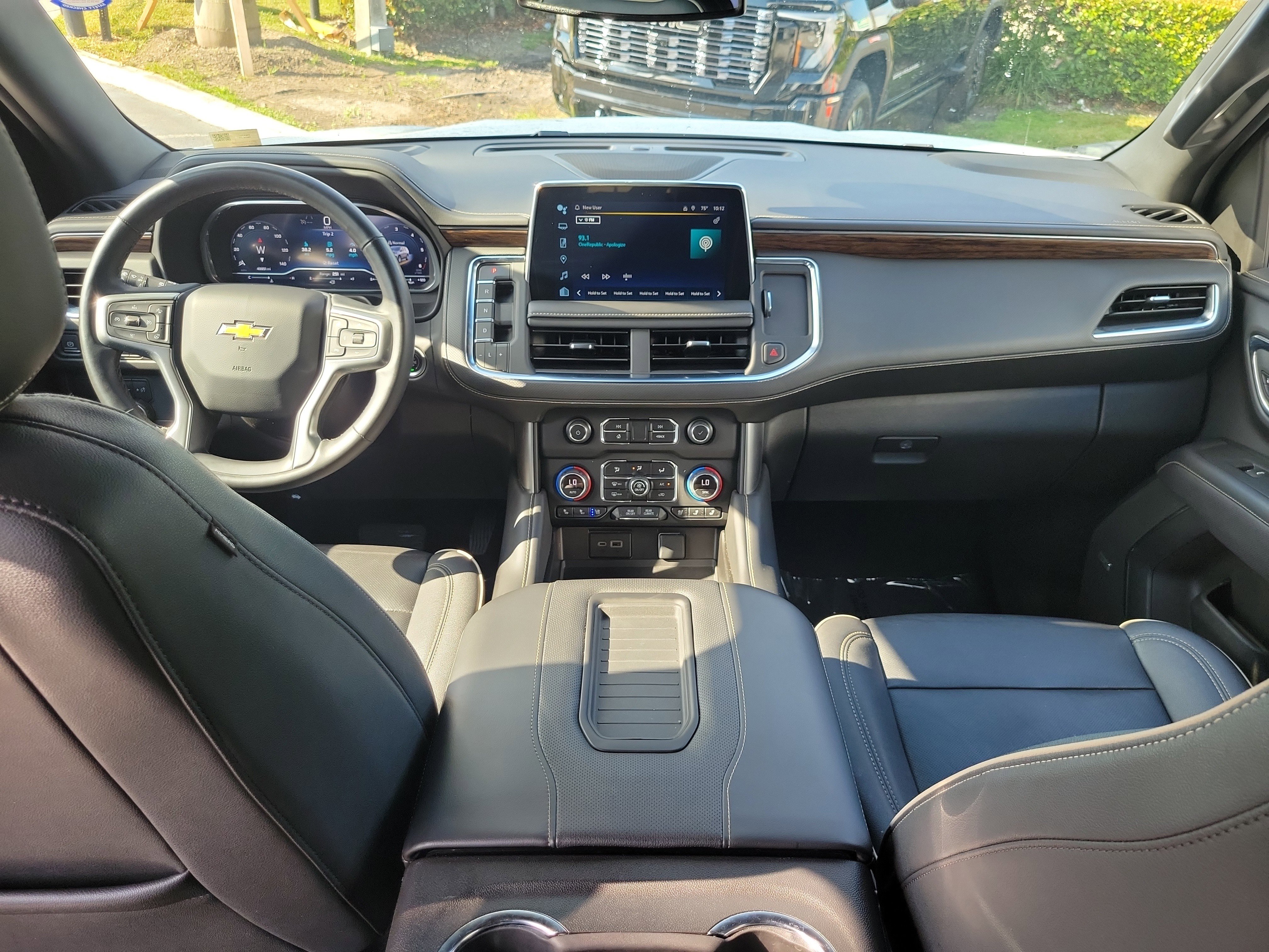 Used 2023 Chevrolet Suburban Premier image 18