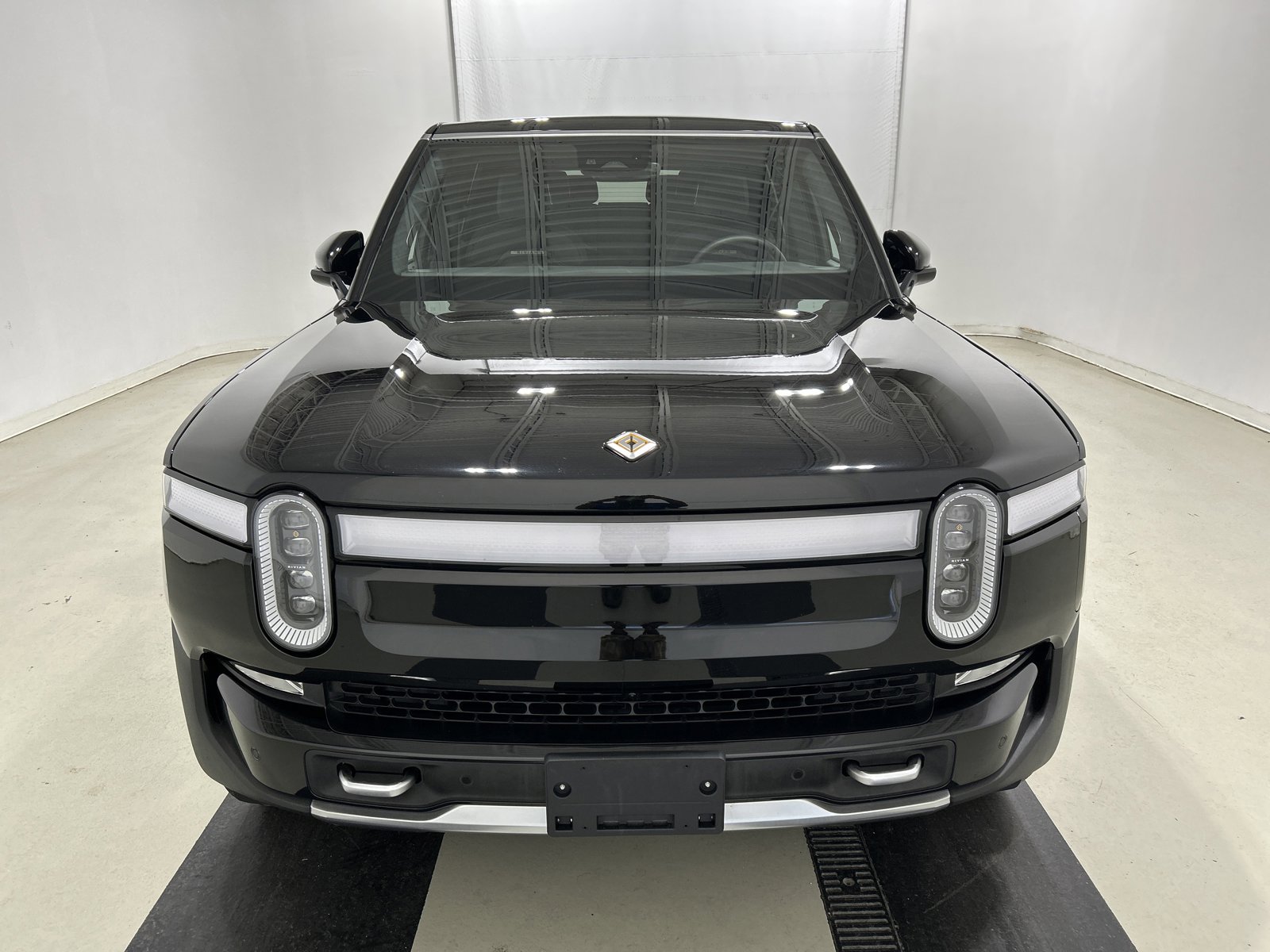 Used 2024 Rivian R1S Adventure AWD/4WD image 8