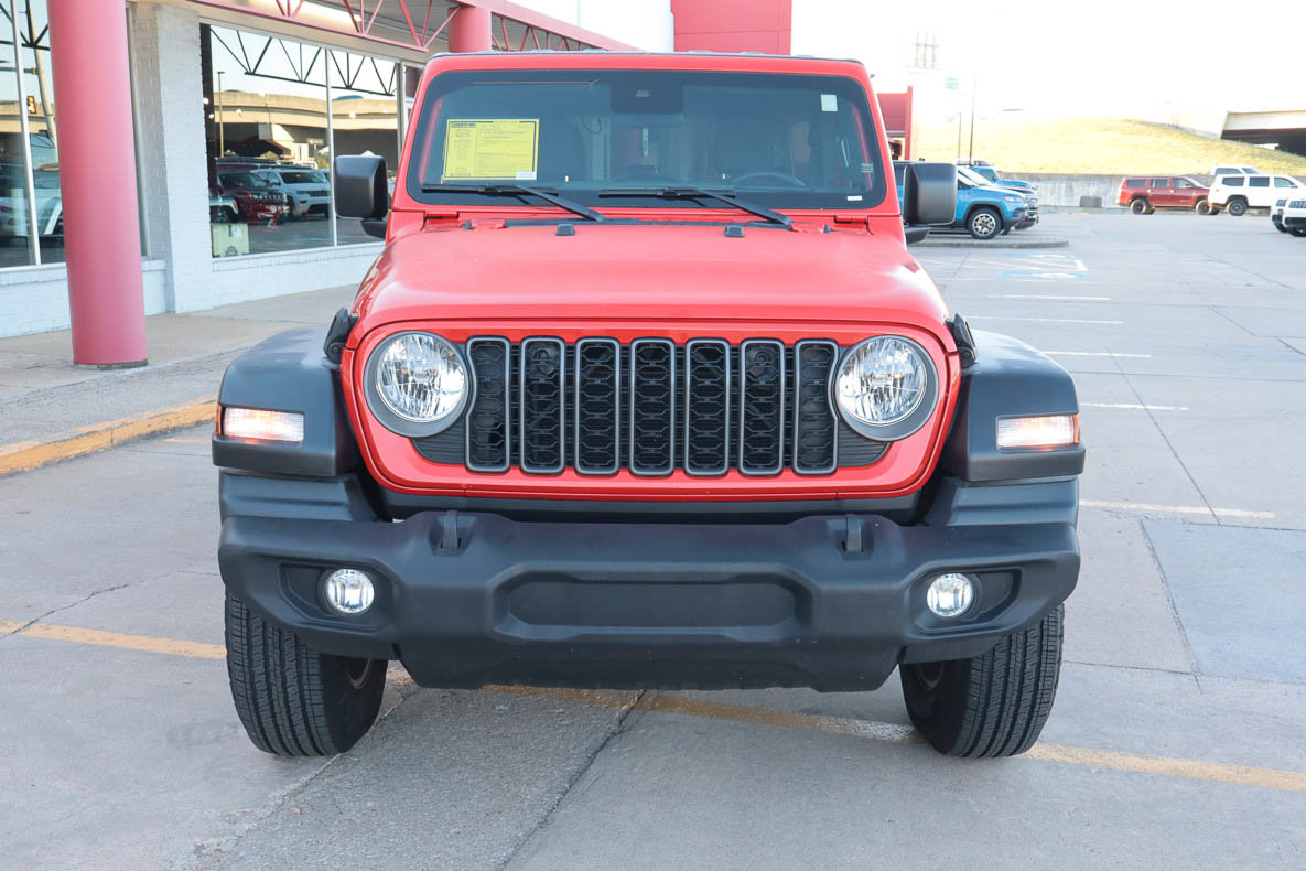 Used 2025 Jeep Wrangler Unlimited Sport AWD/4WD image 3