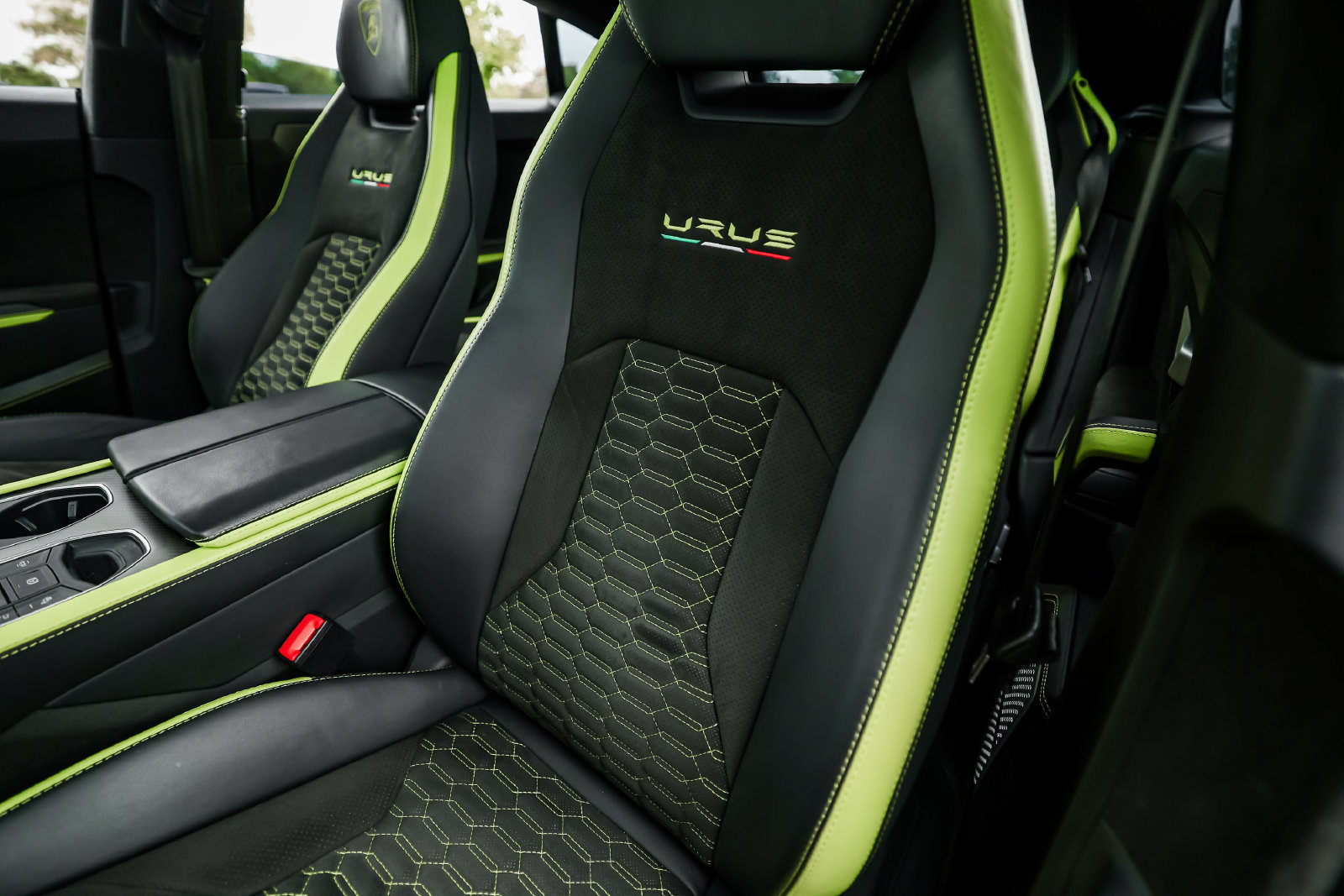 Used 2022 Lamborghini Urus AWD/4WD image 28