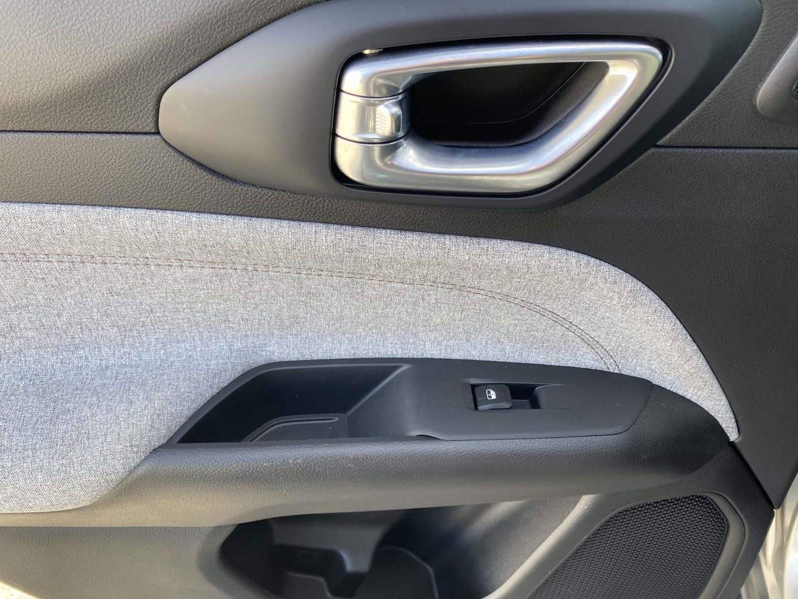 Used 2023 Jeep Compass Latitude w/ Sun and Sound Group image 13