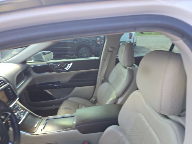 Used 2019 Lincoln Continental Select FWD image 8