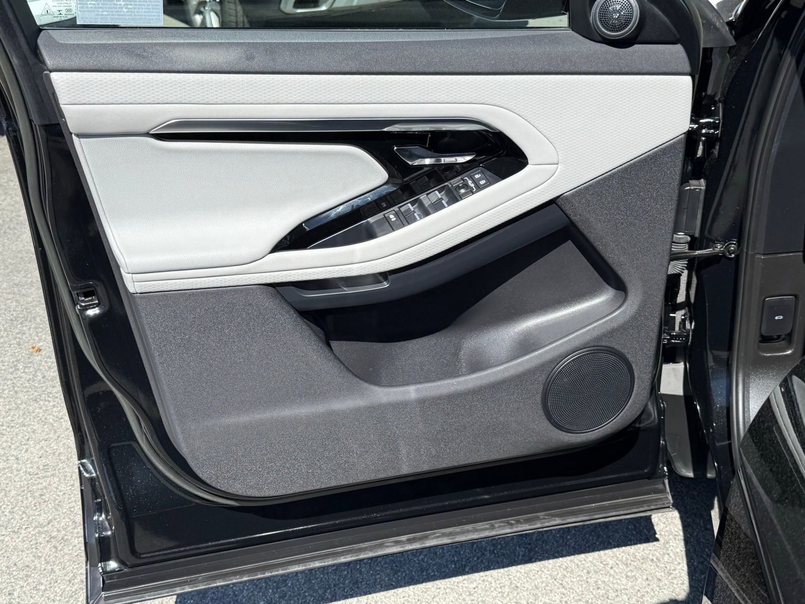 Used 2023 Land Rover Range Rover Evoque R-Dynamic S image 20