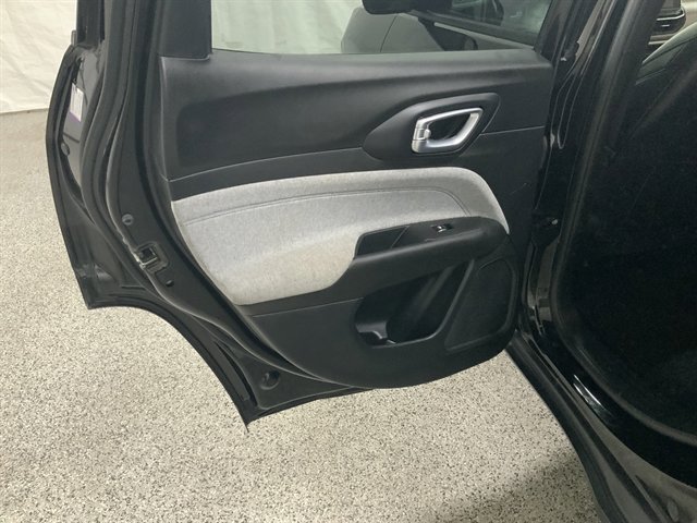 Used 2023 Jeep Compass Latitude image 18