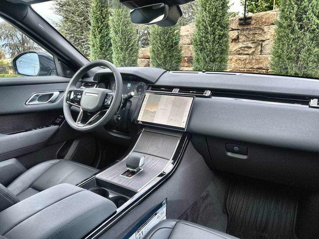 Certified 2025 Land Rover Range Rover Velar Dynamic SE AWD/4WD image 14