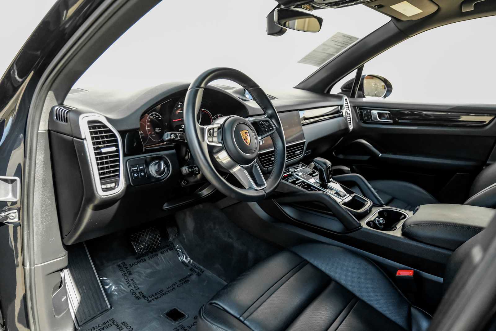 Used 2022 Porsche Cayenne image 3