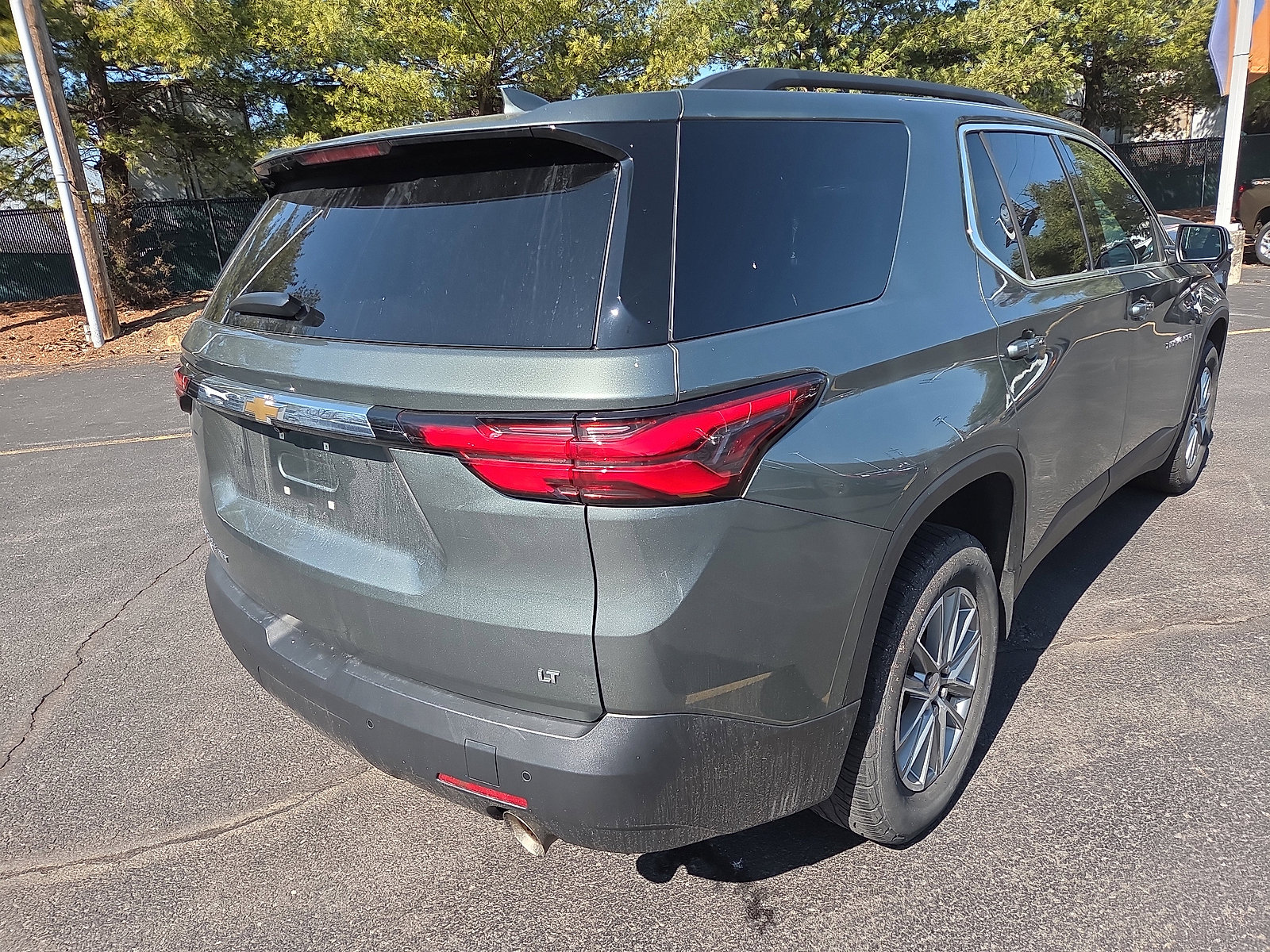 Used 2023 Chevrolet Traverse LT image 3