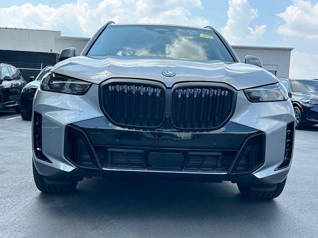 New 2026 BMW X5 xDrive50e w/ M Sport Package AWD/4WD image 2