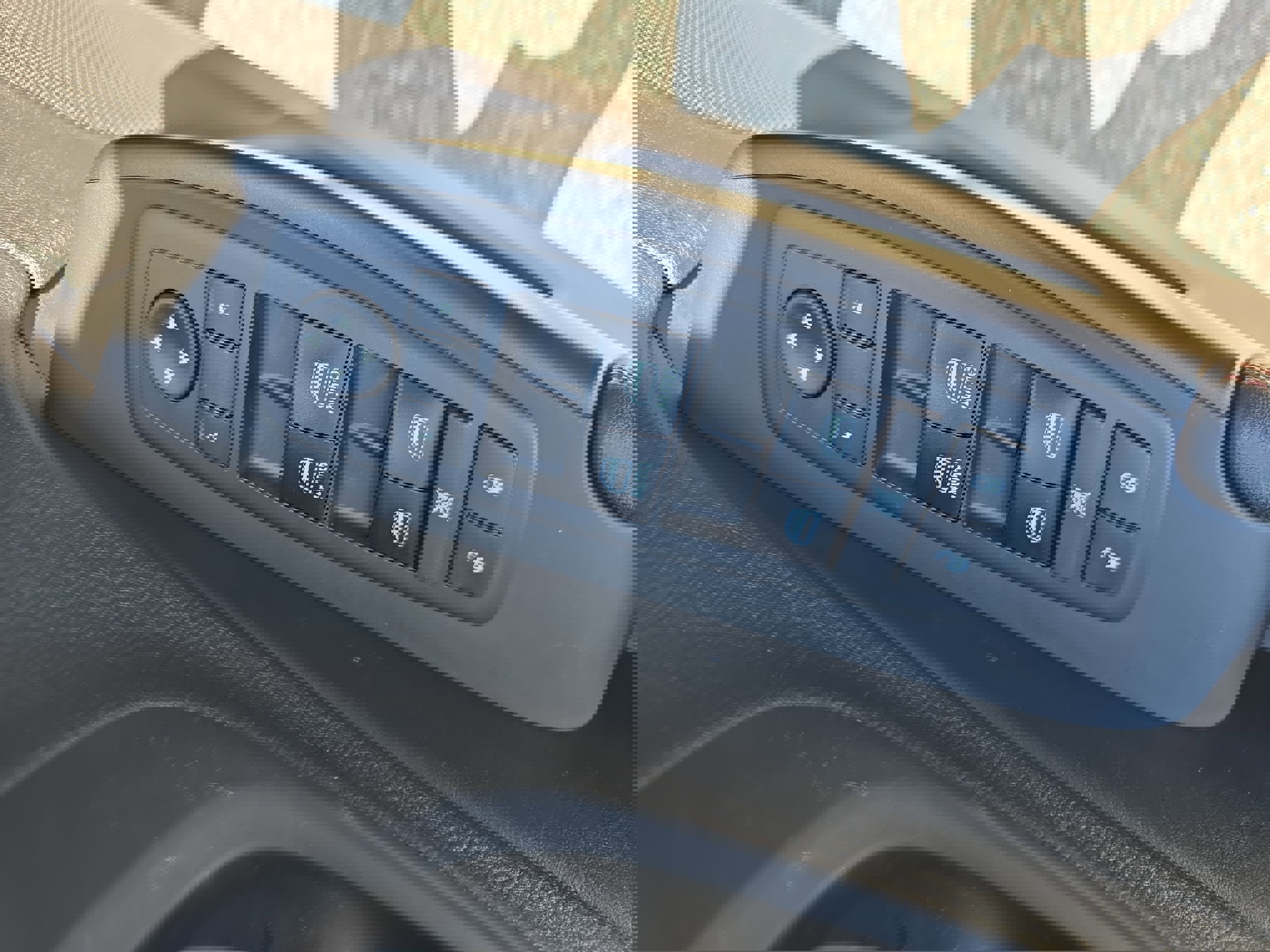 Used 2019 Jeep Cherokee Trailhawk w/ Comfort/Convenience Group image 30