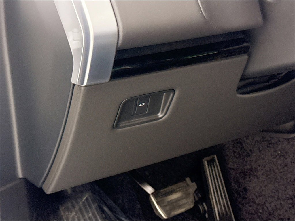 New 2026 Land Rover Range Rover SE image 10