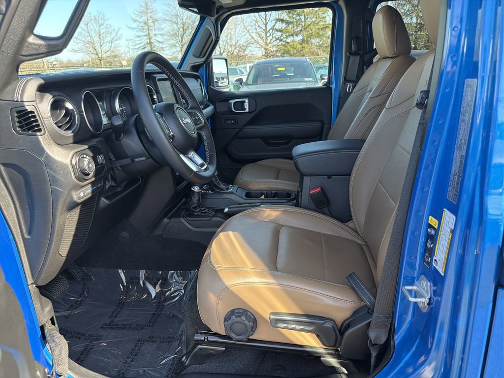 Used 2023 Jeep Wrangler Unlimited Sahara w/ Cold Weather Group AWD/4WD image 12