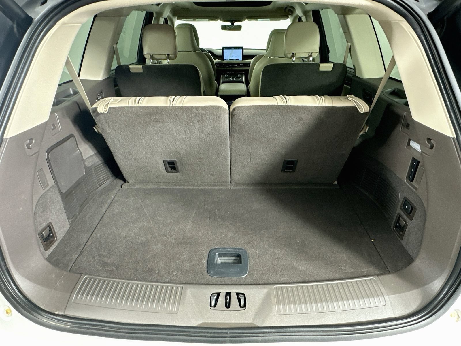 Used 2023 Lincoln Aviator Reserve w/ Equipment Group 201A AWD/4WD image 41