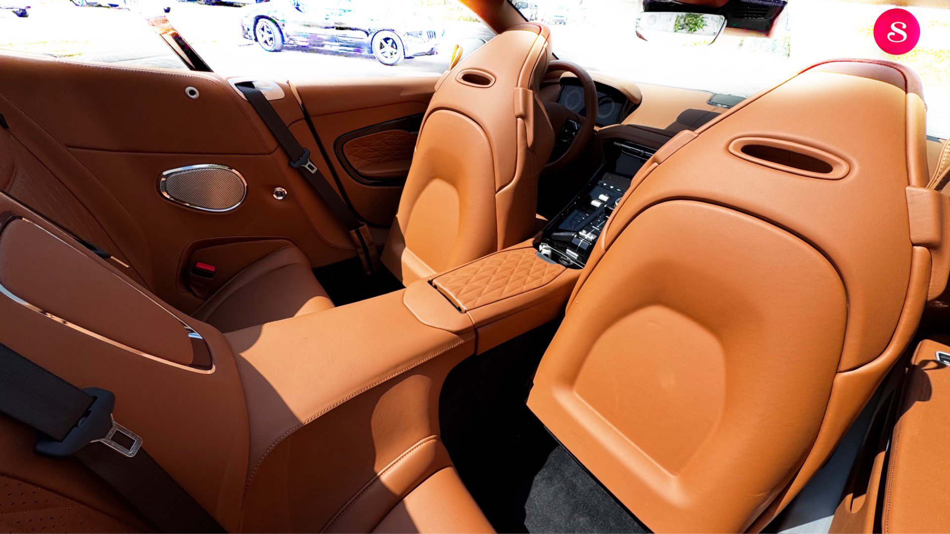 Used 2025 Aston Martin DB12 Convertible RWD image 21