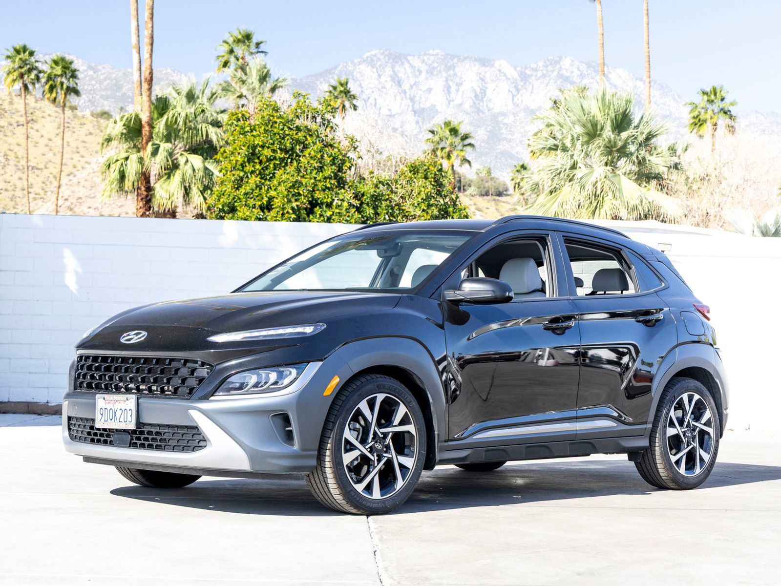 Used 2023 Hyundai Kona Limited image 1