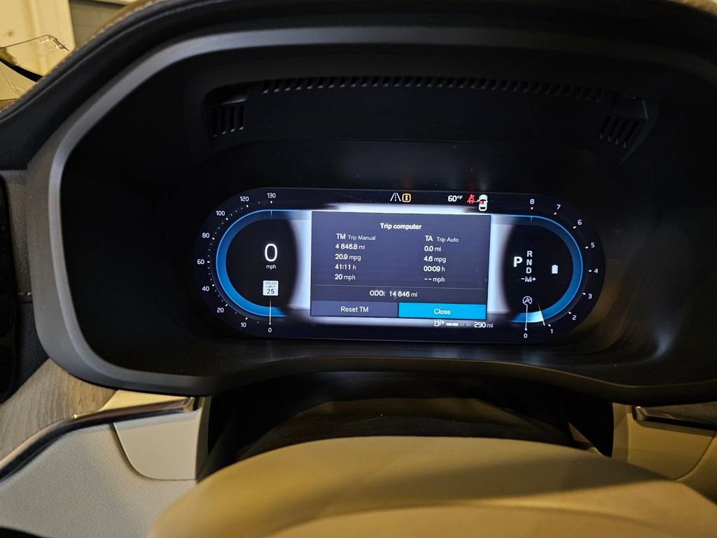 Certified 2023 Volvo XC60 B5 Ultimate image 17