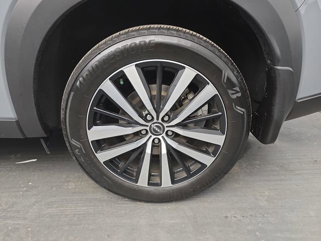 Used 2024 Nissan Pathfinder Platinum image 16