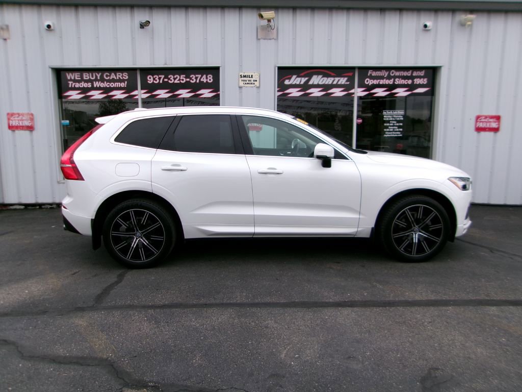 Used 2021 Volvo XC60 T5 Momentum w/ Premium Package image 3