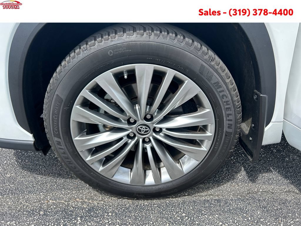 Certified 2024 Toyota Highlander Platinum AWD/4WD image 26