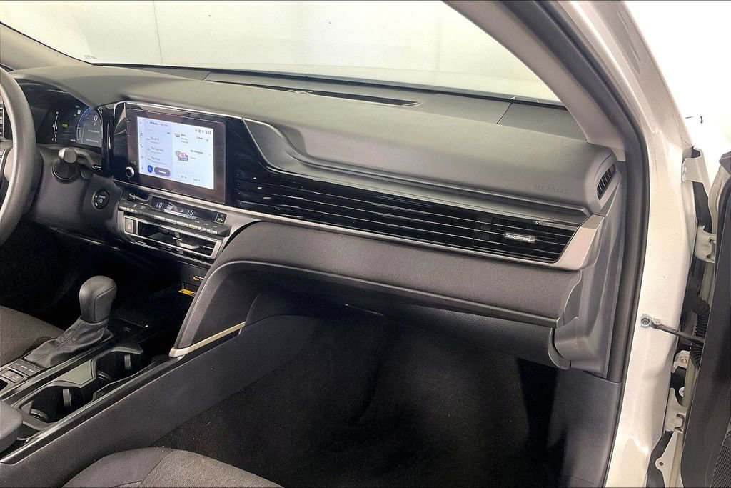 Used 2025 Toyota Camry LE FWD image 19