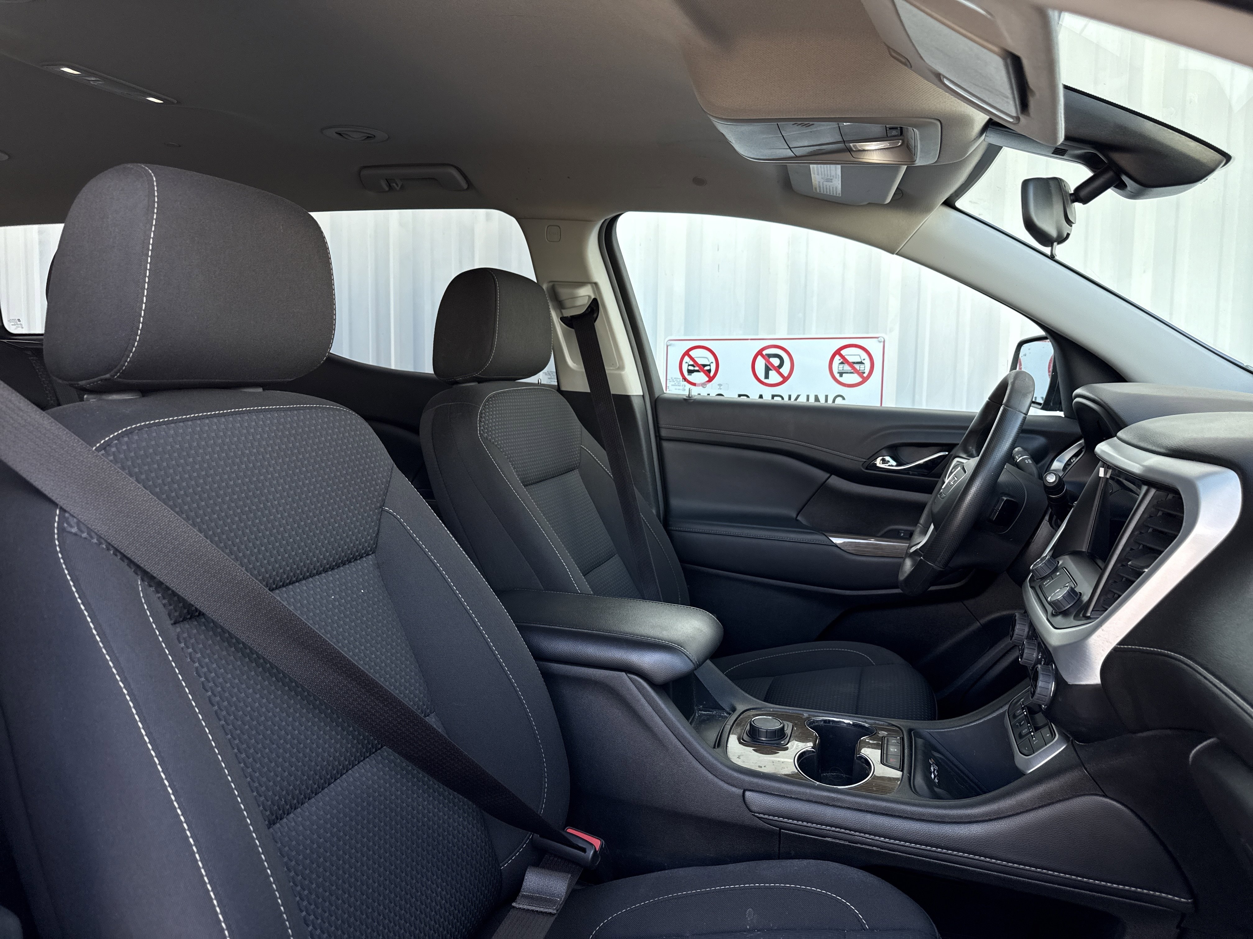 Used 2023 GMC Acadia SLE image 29