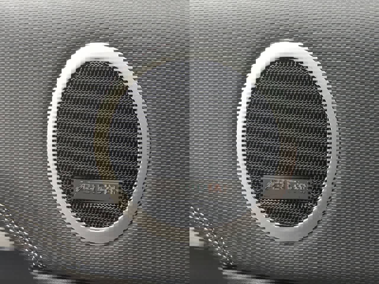 Used 2025 Land Rover Discovery Dynamic SE image 33