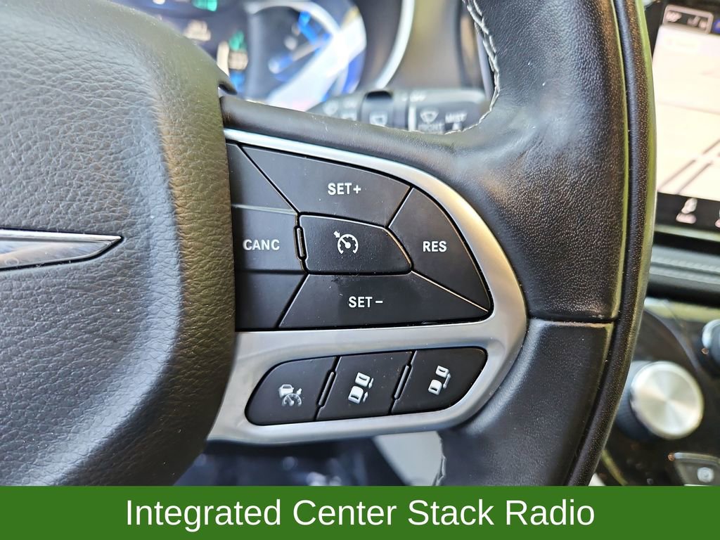 Used 2022 Chrysler Pacifica Touring-L w/ Uconnect Theater Family Group FWD image 12