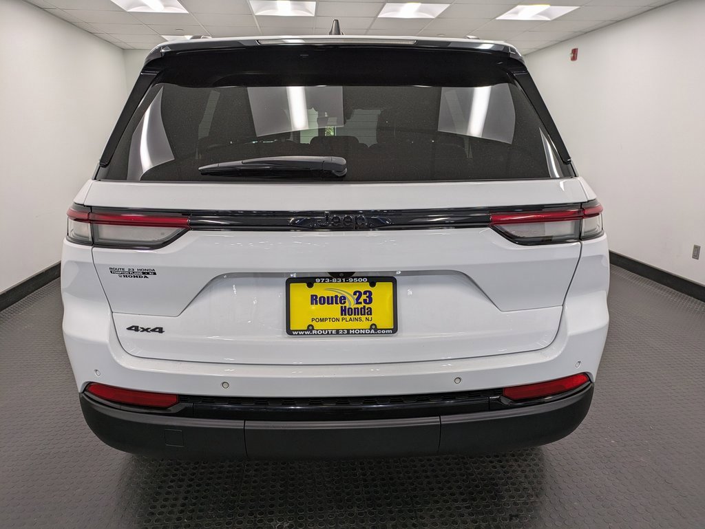 Used 2023 Jeep Grand Cherokee Altitude image 5