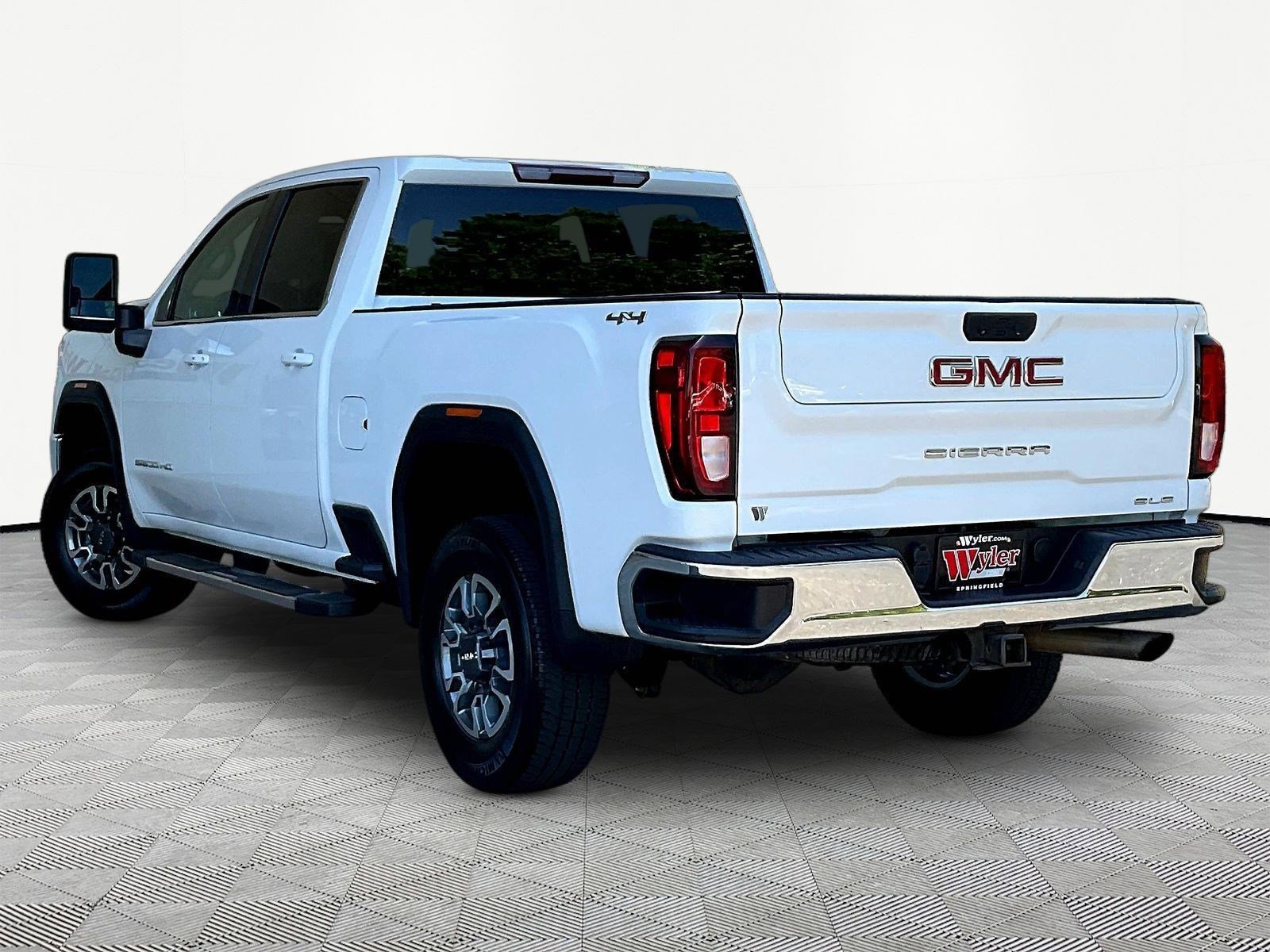 Used 2022 GMC Sierra 2500 SLE w/ SLE Value Package; AWD/4WD image 4