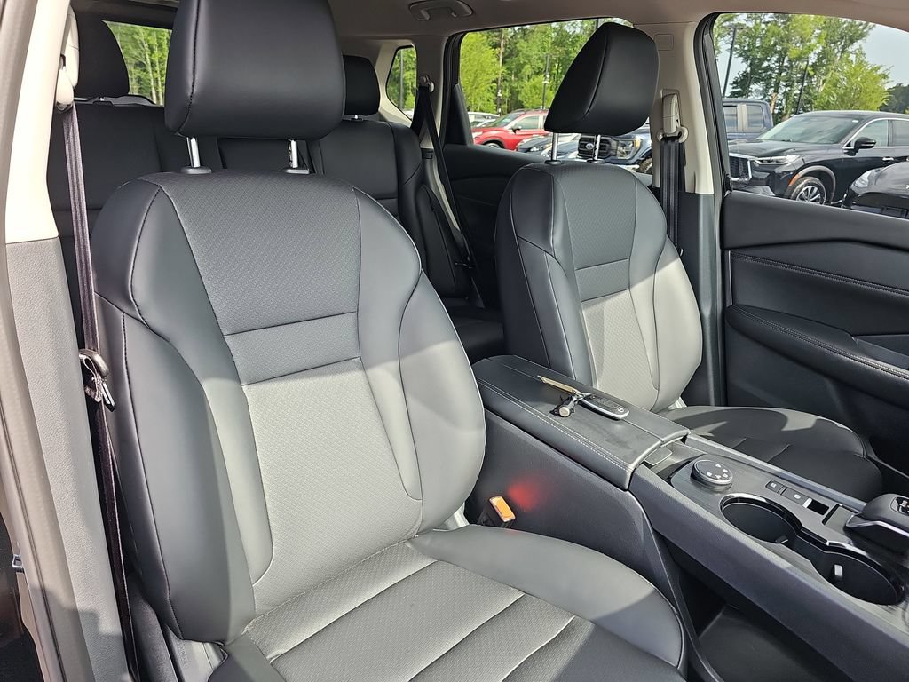 Used 2026 Nissan Rogue Dark Armor AWD/4WD image 14