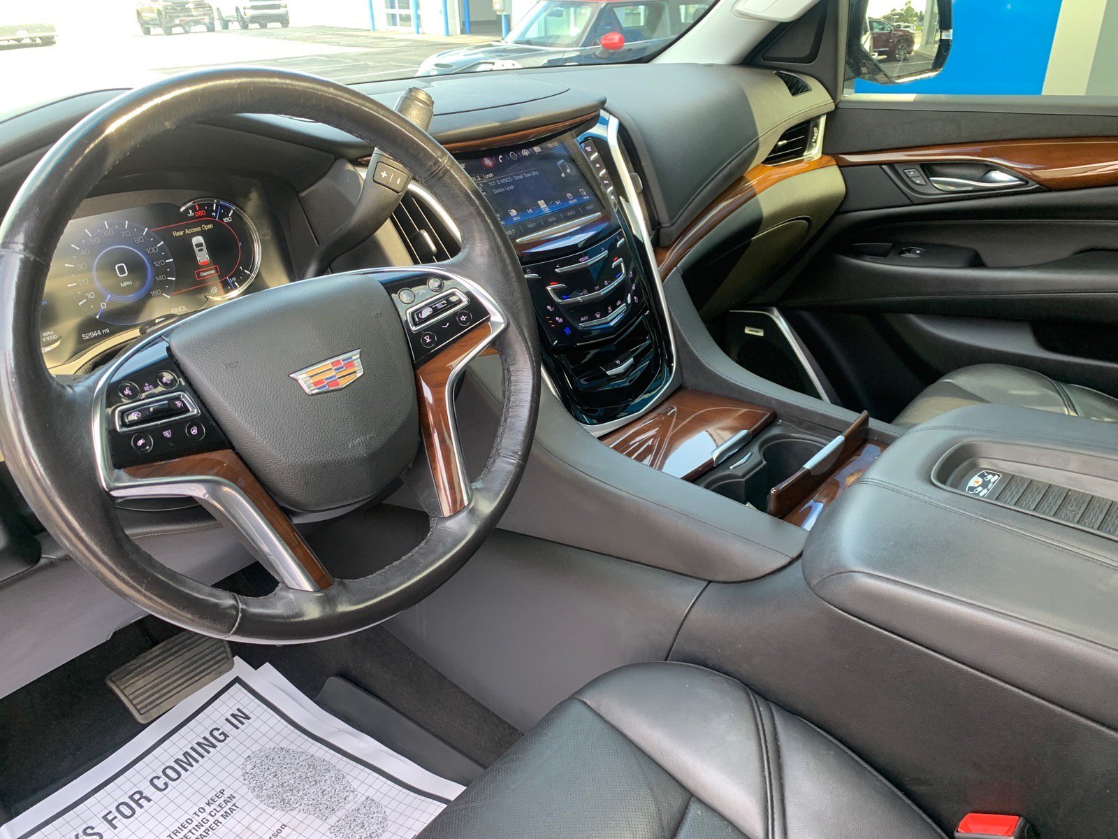 Used 2019 Cadillac Escalade Luxury AWD/4WD image 9