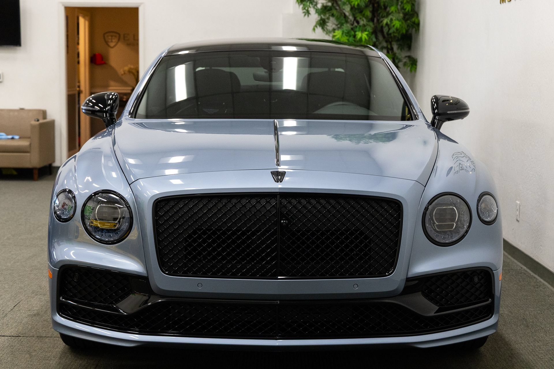 Used 2024 Bentley Flying Spur Plug-In Hybrid AWD/4WD image 11