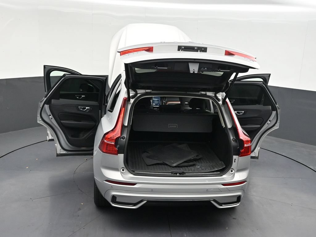 Certified 2024 Volvo XC60 B5 Plus AWD/4WD image 38