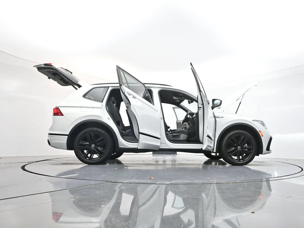 Used 2022 Volkswagen Tiguan SE R-Line FWD image 41