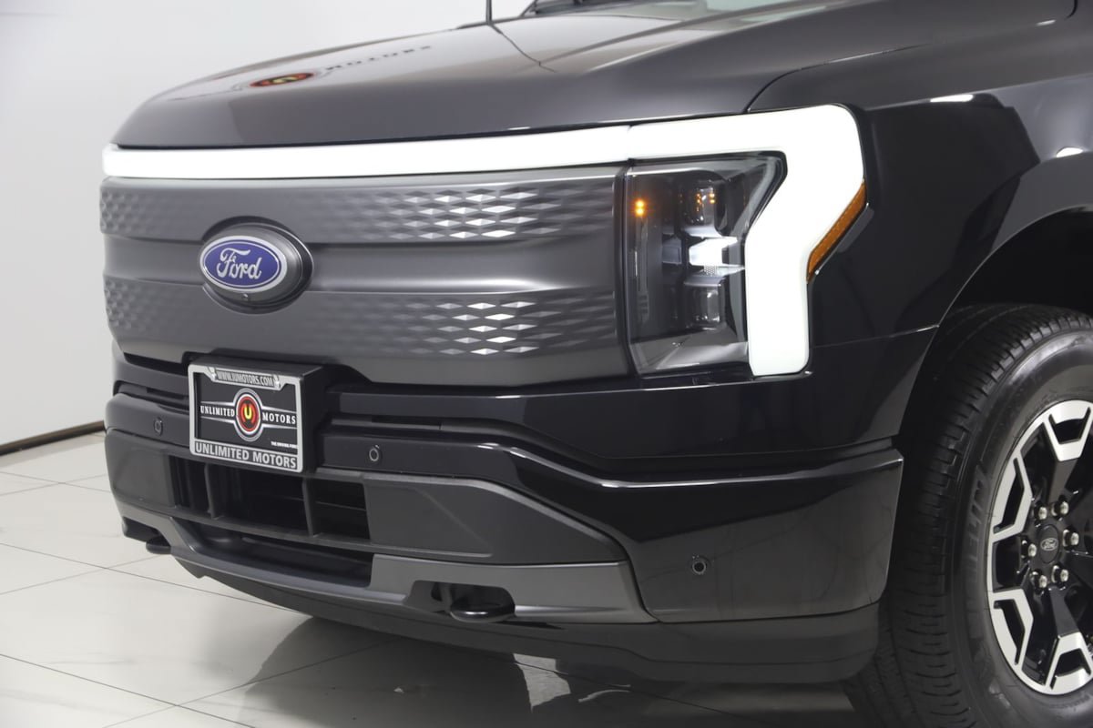 Used 2023 Ford F150 Lightning XLT AWD/4WD image 49