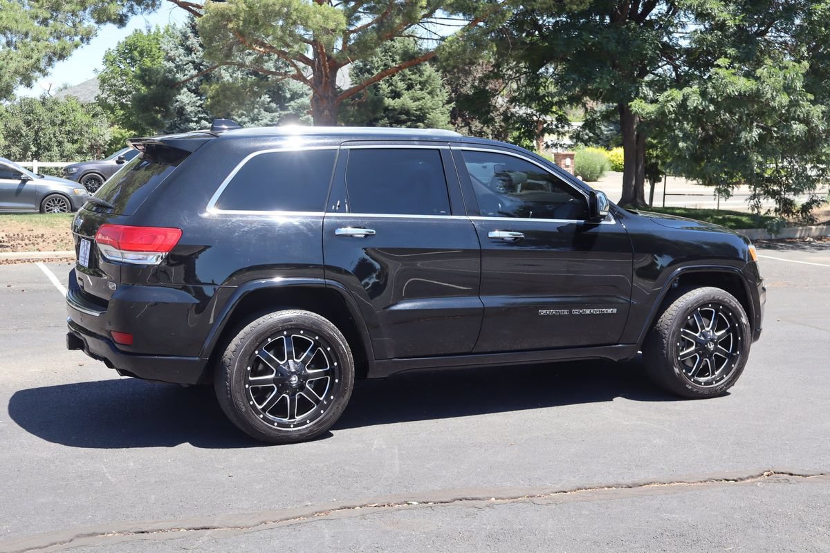 Used 2018 Jeep Grand Cherokee Overland AWD/4WD image 4