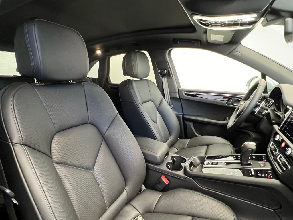 New 2026 Porsche Macan image 18