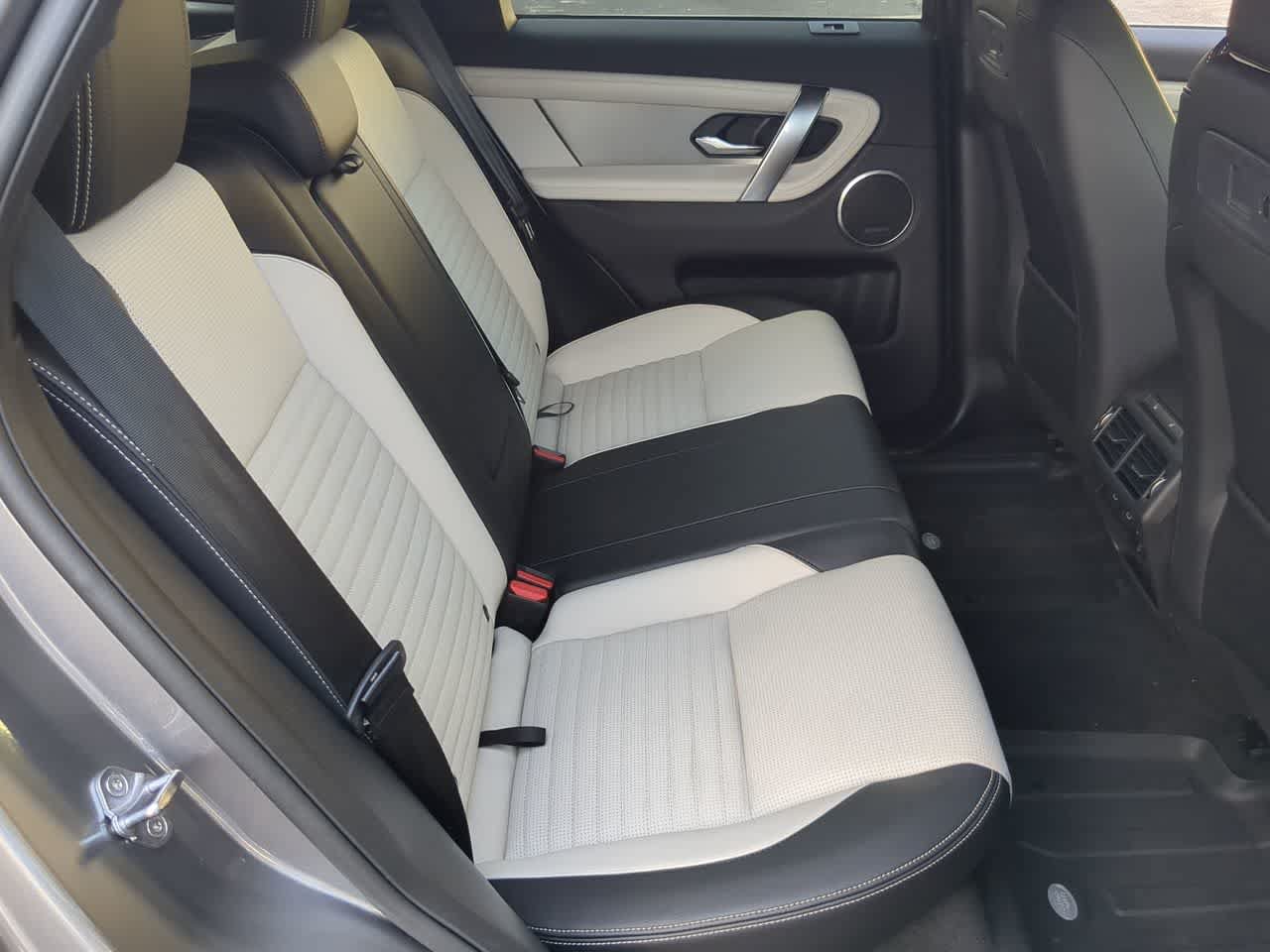 Certified 2025 Land Rover Discovery Sport Dynamic SE AWD/4WD image 21