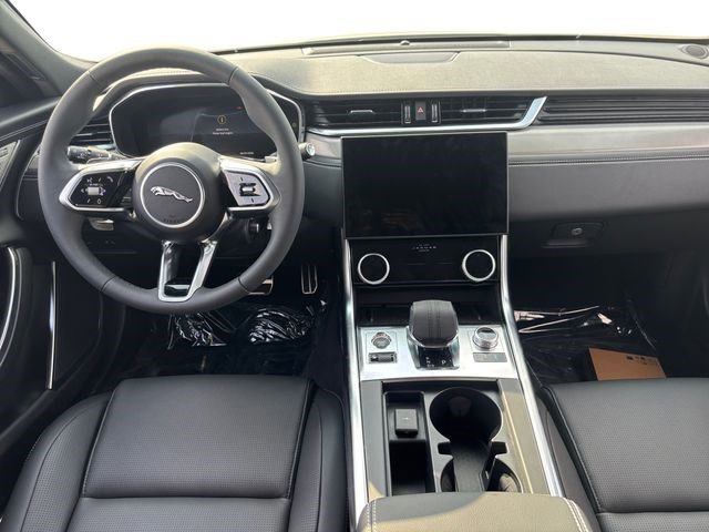 New 2024 Jaguar XF R-Dynamic SE AWD/4WD image 13